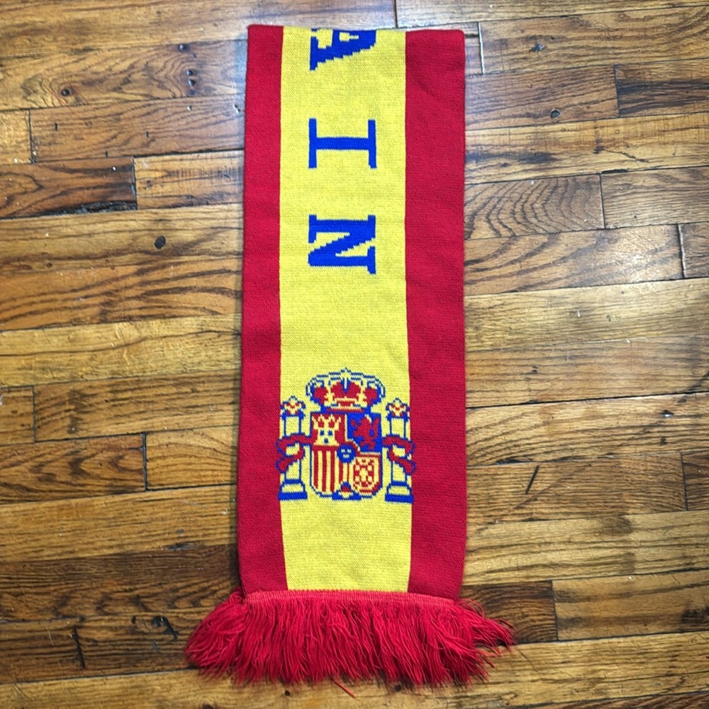 Spain Knit Soccer Fan Scarf - Picture 2 of 11